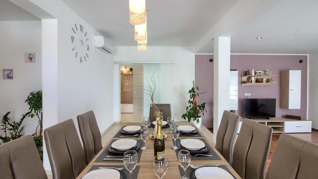 Charming With Private Pool In Pula, Extra Pool Heating By Wiibuk *