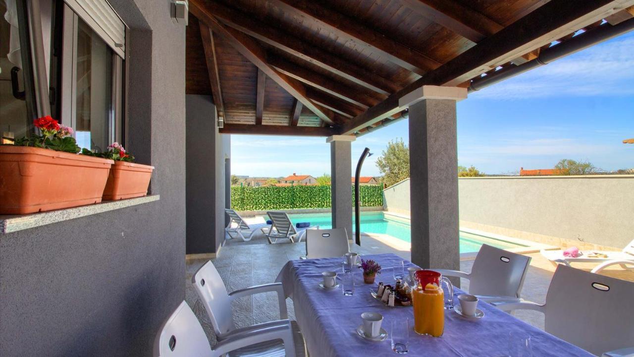 Vila Charming With Private Pool In Pula, Extra Pool Heating By Wiibuk *
