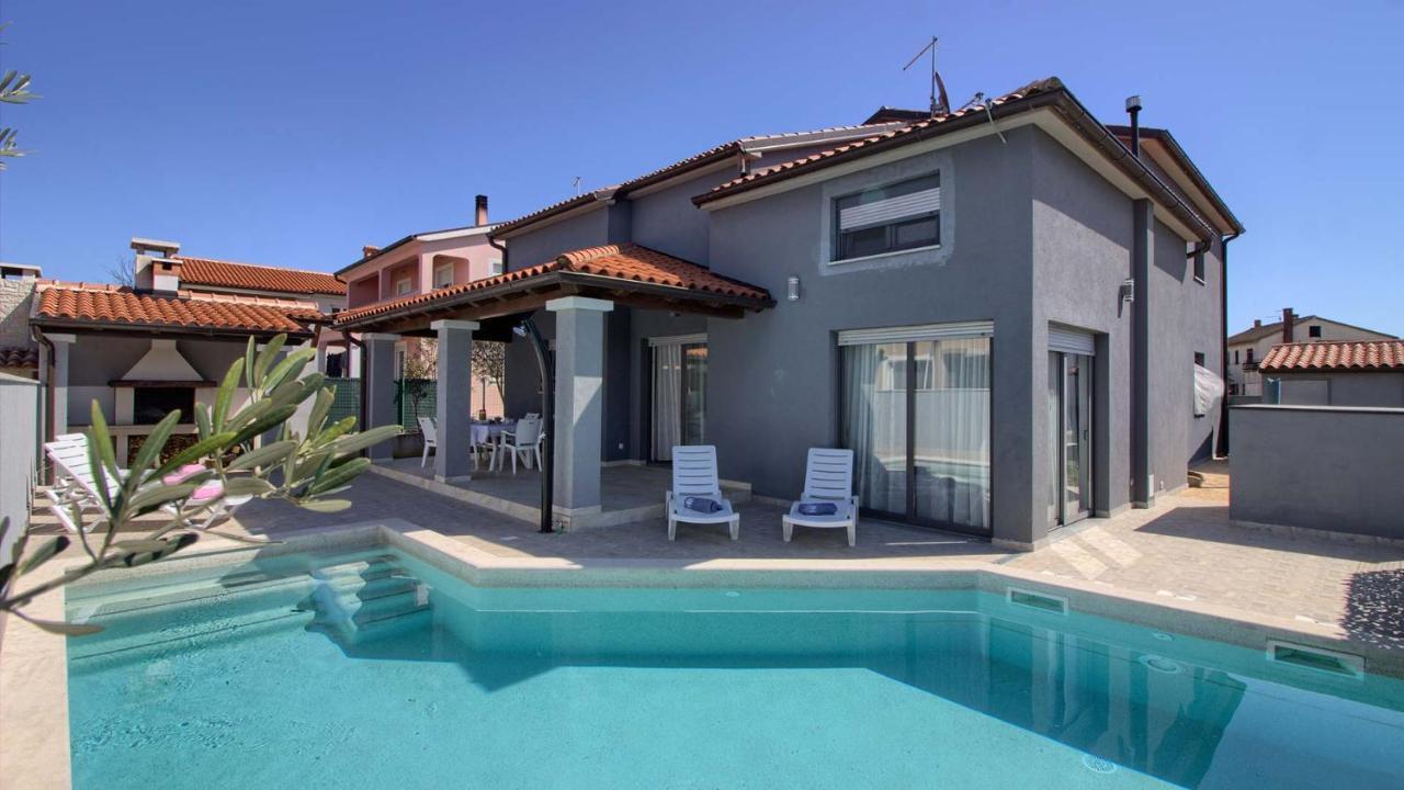 Charming With Private Pool In Pula, Extra Pool Heating By Wiibuk
