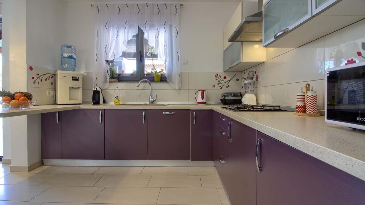 Charming With Private Pool In Pula, Extra Pool Heating By Wiibuk Vila Pula