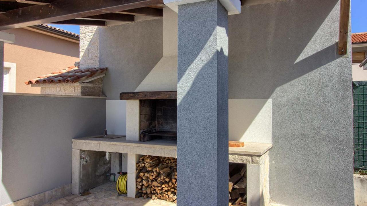 Charming With Private Pool In Pula, Extra Pool Heating By Wiibuk *