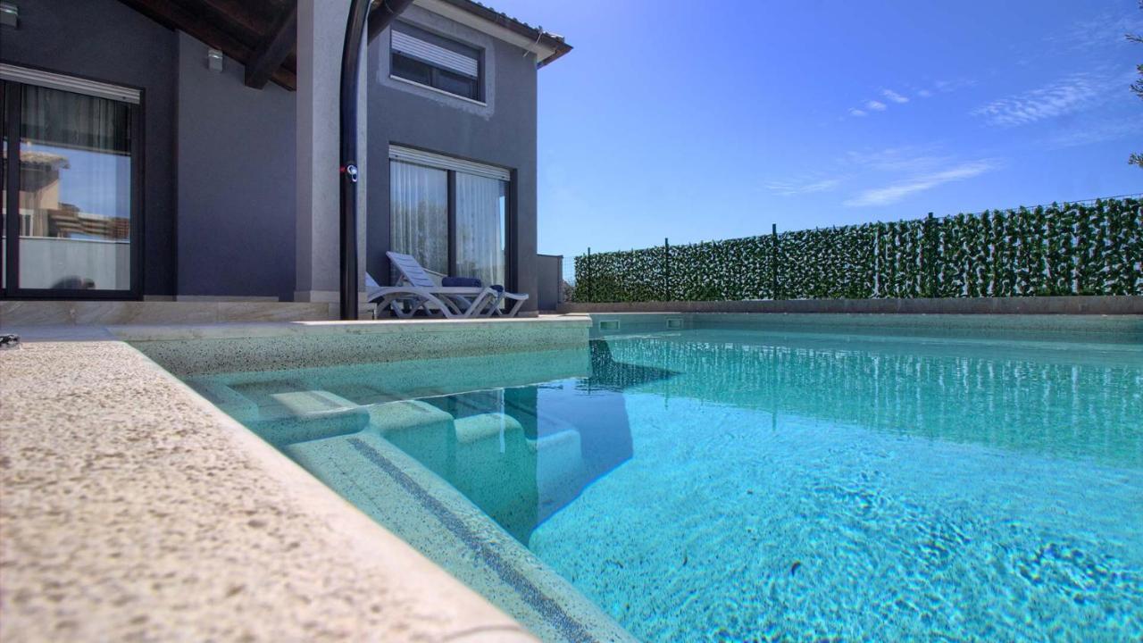 Charming With Private Pool In Pula, Extra Pool Heating By Wiibuk Vila *