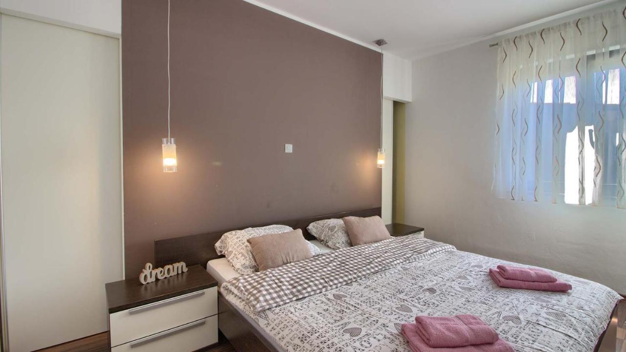 Charming With Private Pool In Pula, Extra Pool Heating By Wiibuk Vila Pula
